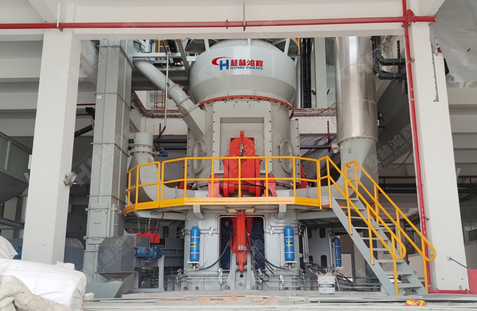 豪氣！福建這家廠一次訂了三臺(tái)鈦精礦磨粉機(jī)